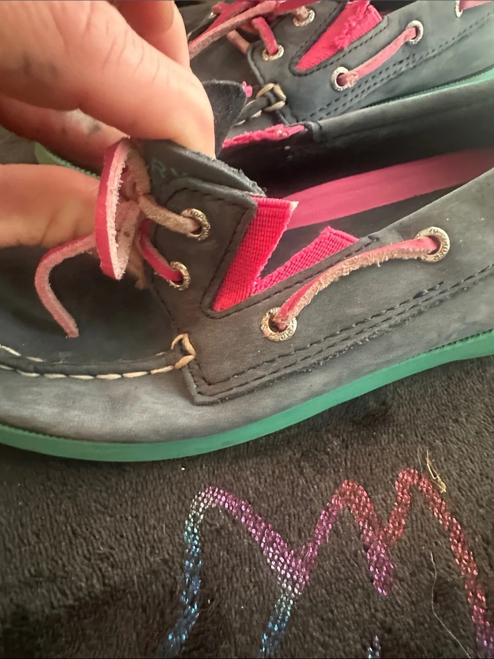 Kids boat-style shoes